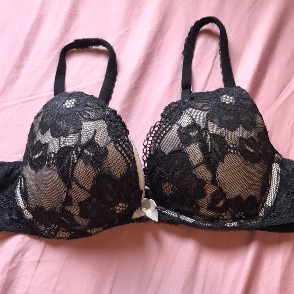 Body by Victoria push up bra •. USED